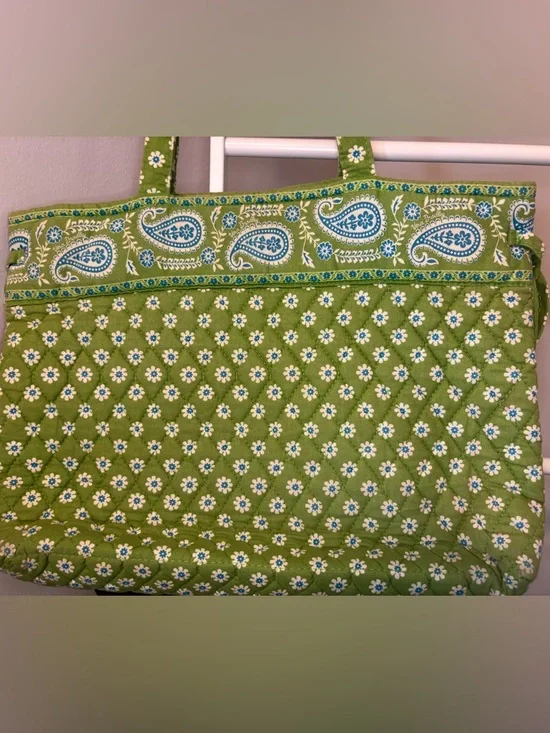 Vera Bradley 3 Piece Set, Quilted Green Floral Tote with Matching Wallet & Pouch - Picture 7 of 16